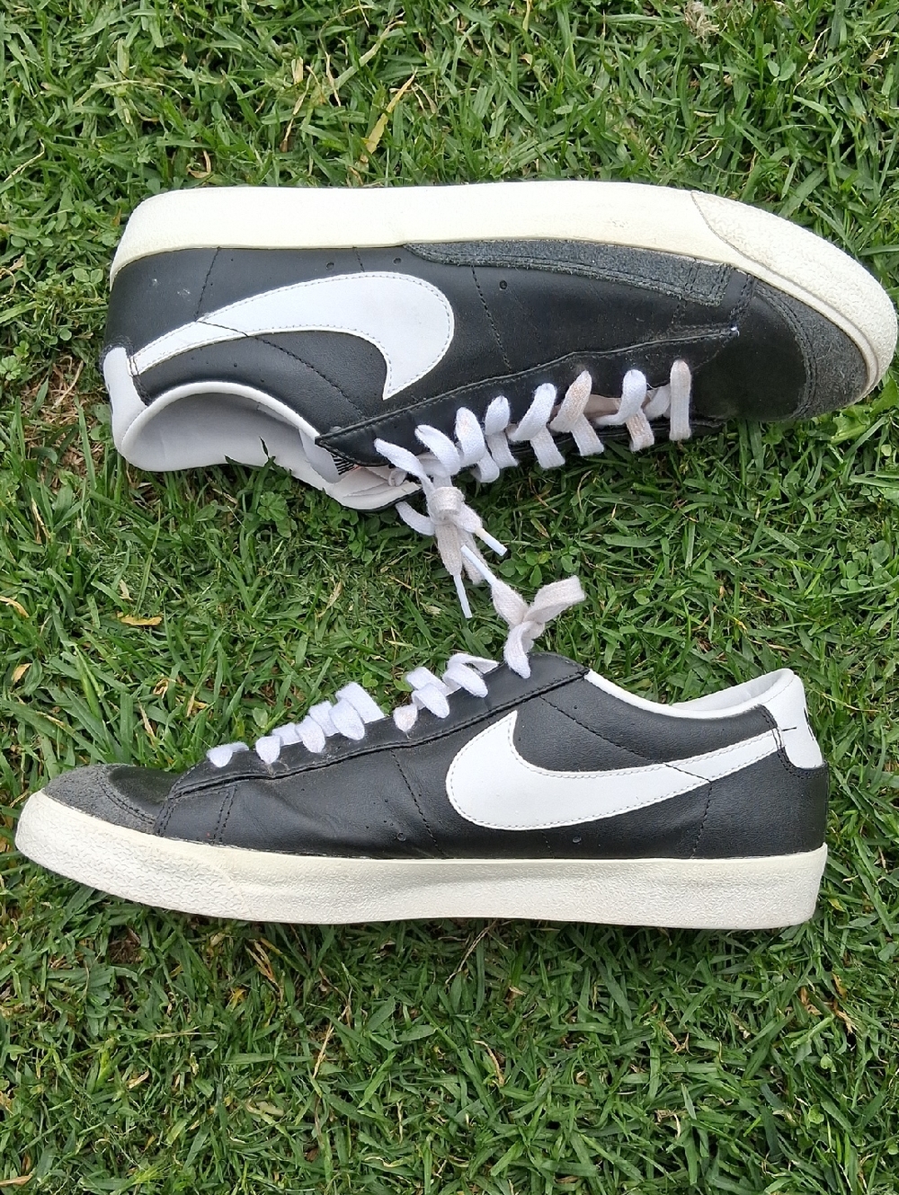 Nike Blazer Men’s Black & White Low-Top Sneakers with Yellow Tongue Accent